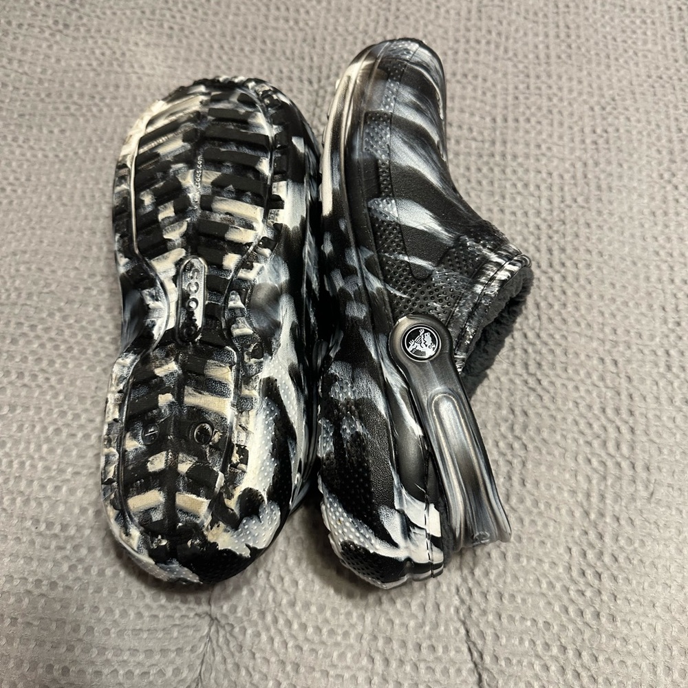 Marble Crocs